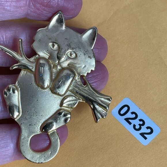 Vintage  kitty Hanging from Branch brooch. - Picture 6 of 6